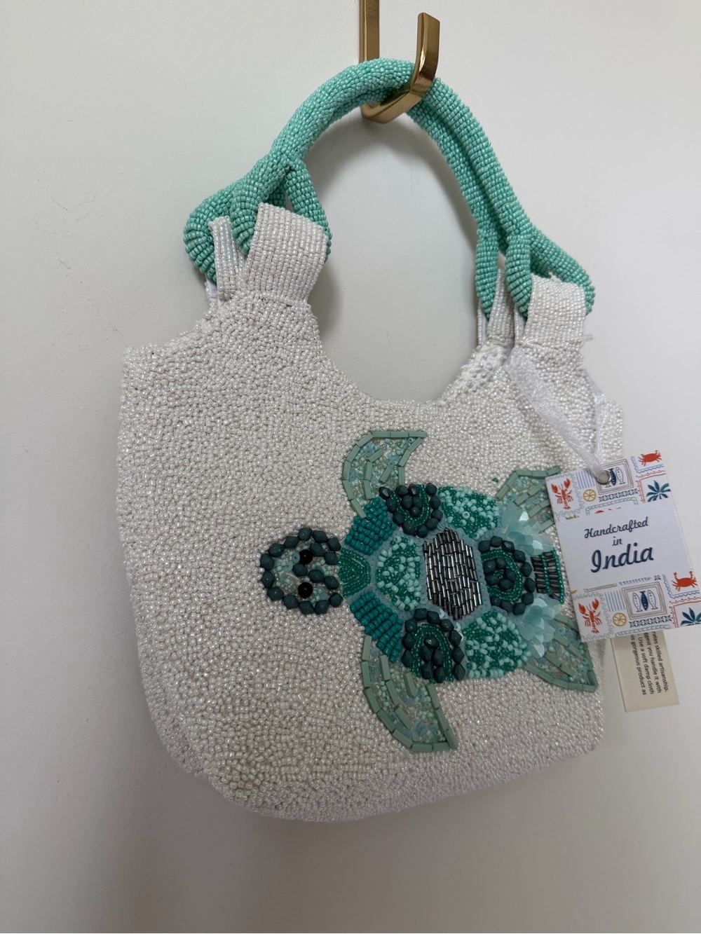 Viral Beaded Sea Turtle Tote Bag in White and Aqua - Picture 4 of 6